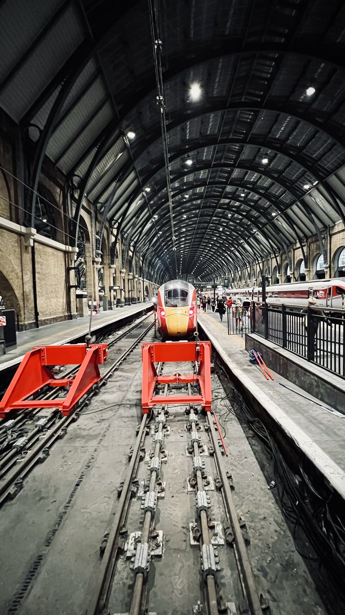 2 cancelled trains later and it’s finally home time (<a href="/LNER/">London North Eastern Railway</a> making long days longer 🙄). Good job it was London where there’s plenty to go take photos of for 2 hours haha 🙌