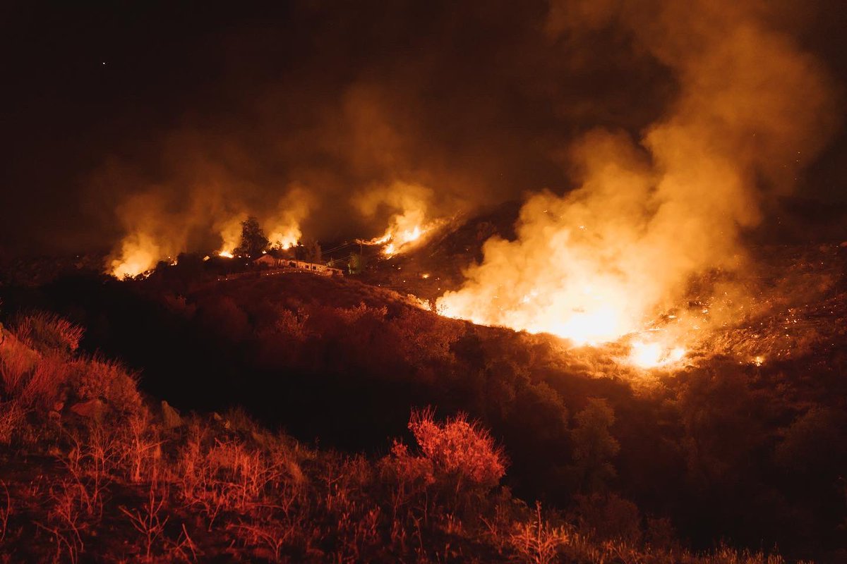 ericthayer's tweet photo. #FairviewFire Hemet, CA @business https://t.co/6hxirSprp6