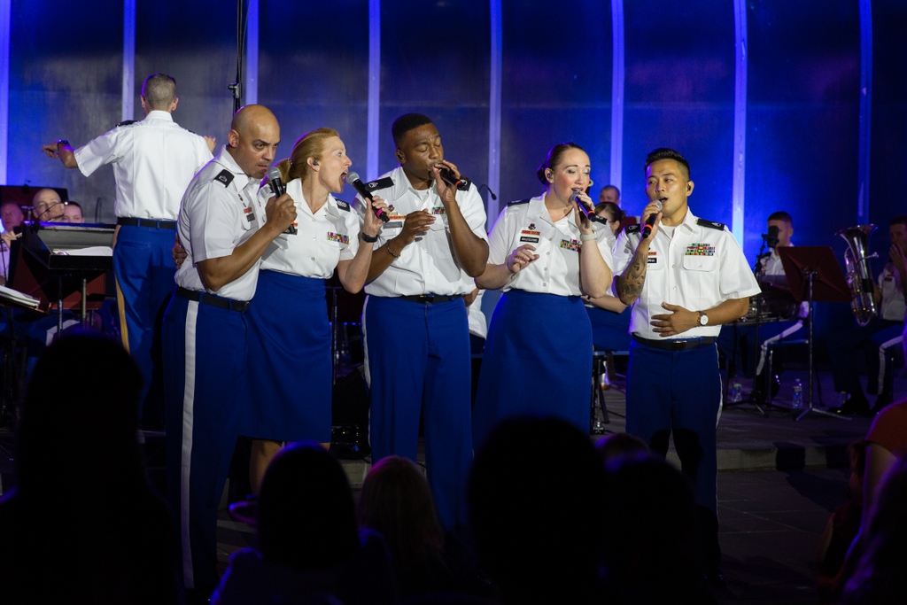 WestPointBand's tweet photo. We'd like to take a moment to thank YOU for joining us this summer at #TrophyPoint for our “Music Under the Stars” concert series.
Enjoy pictures from the Labor Day Celebration, our finale to an unforgettable Trophy Point season!
For more pictures: https://t.co/kSAJnY12Cg https://t.co/tPc4v1DKOQ