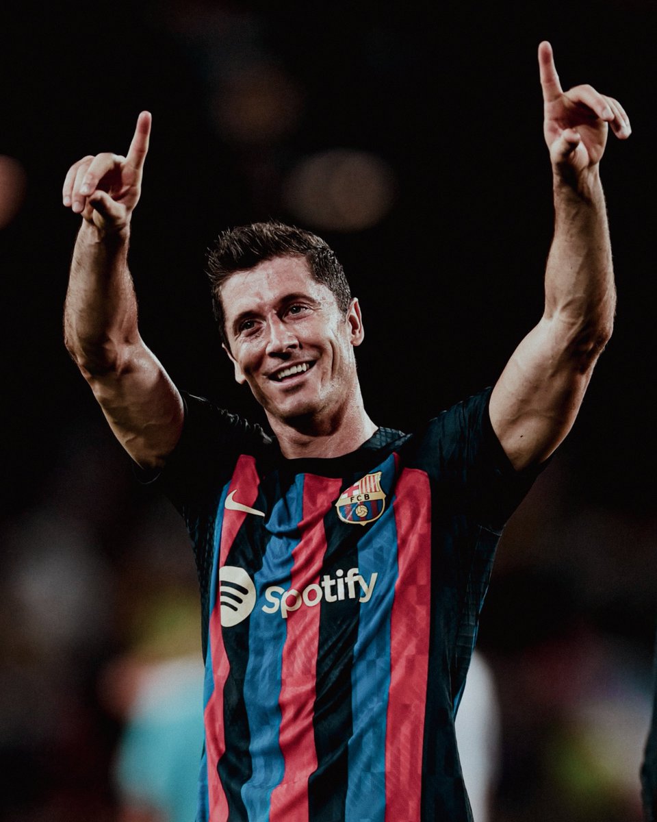 futbol_snaps's tweet photo. 🎩 @lewy_official 

#FCBarcelona #Barcelona #Lewandowski https://t.co/c6B0xPiT1x