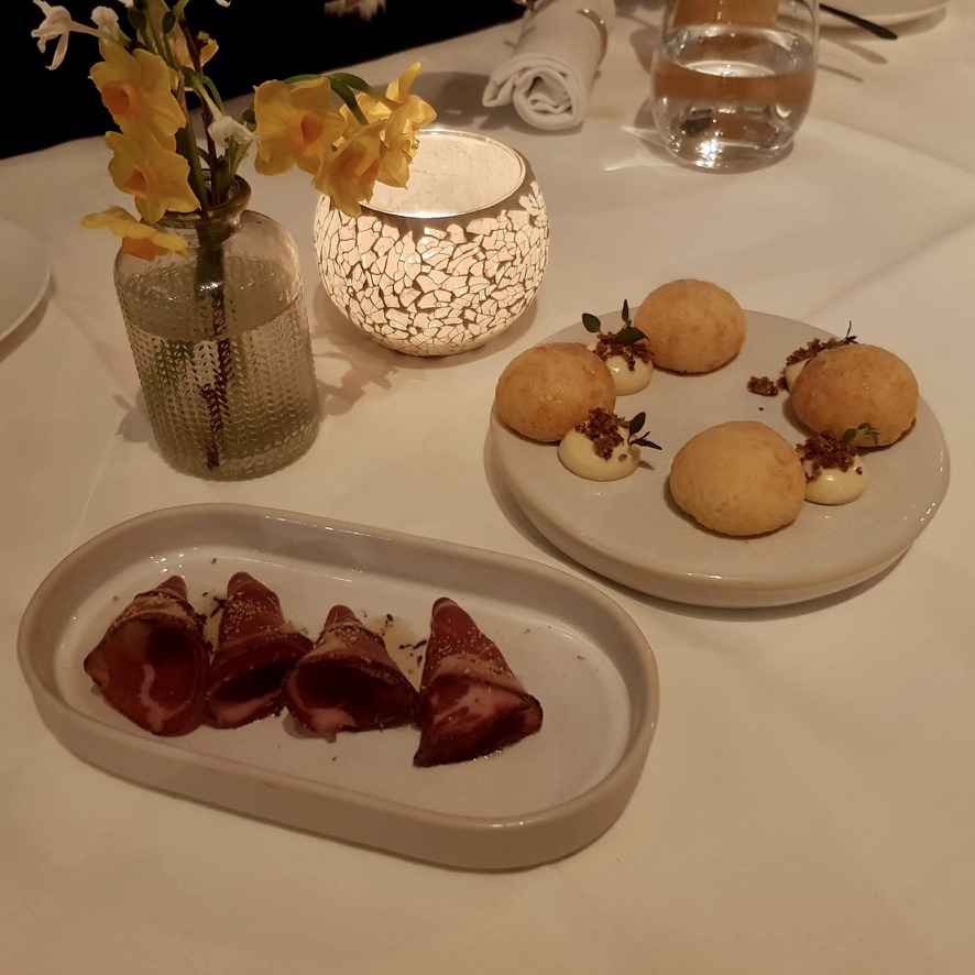 TwoStomachs's tweet photo. @MarcusBelgravia at @TheBerkeley is a delicious escapade. @MarcusWareing &amp; team ingeniously uses ancillary ingredients to stretch &amp; redefine our memories of core staples like smoked salmon, roast halibut &amp; roast lamb. One of a handful of kids friendly Michelin star restaurants.