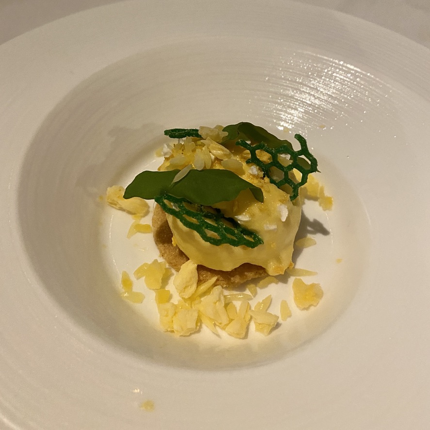 TwoStomachs's tweet photo. @MarcusBelgravia at @TheBerkeley is a delicious escapade. @MarcusWareing &amp; team ingeniously uses ancillary ingredients to stretch &amp; redefine our memories of core staples like smoked salmon, roast halibut &amp; roast lamb. One of a handful of kids friendly Michelin star restaurants.