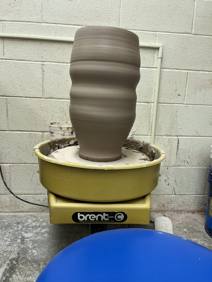 oilpostL's tweet photo. ended up tossing both of these but this just shows how much goes into/many practice vessels before finally creating a solid vessel. esp since they’re so big it takes “longer” to practice it can feel like. https://t.co/s19rmpDN0l