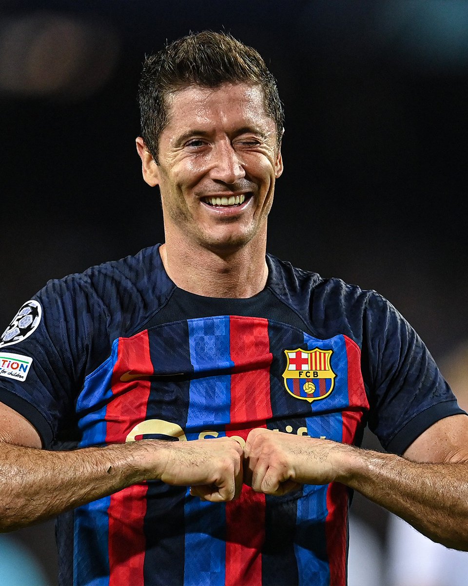 hasanmahmudblac's tweet photo. ROBERT LEWANDOWSKI SCORES HIS FIRST HAT TRICK FOR BARCELONA 🎩

#football  #ucl #ucltonight #championsleauge #barcelona #lewandaski https://t.co/kQjOo9mQvk