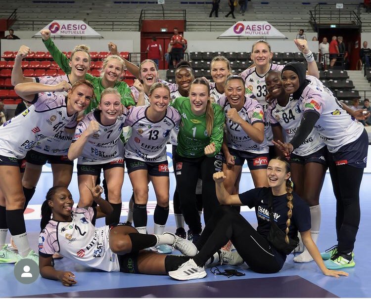 CTHandBall's tweet photo. Reçu 2/2 ✅

Nos conquérantes se sont imposées contre @esbf_handball 22-31 ! 💪🏼

#unisetenconquête⚫️🔵 #inspirantes #liguebutagazenergie https://t.co/JkvkKEaOY4