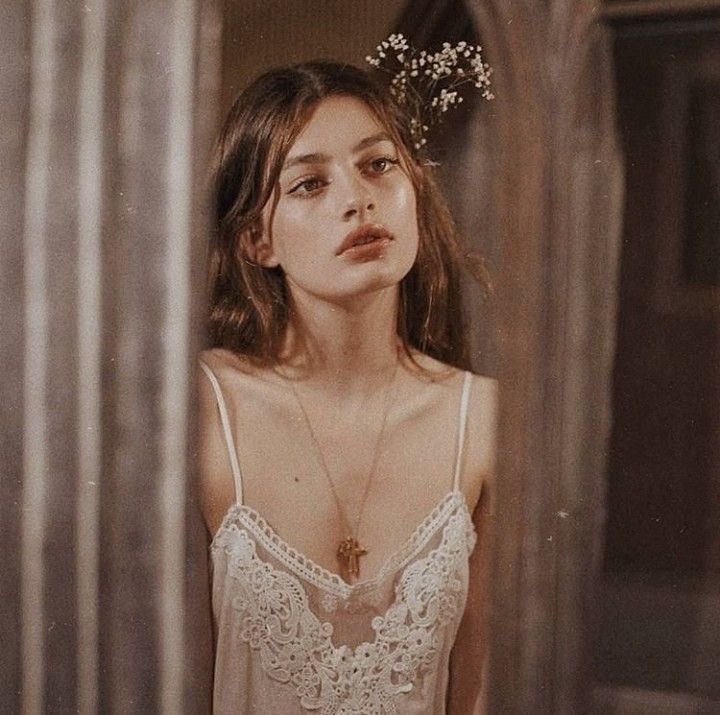 MiaMalhore_'s tweet photo. Hola, soy Mia Malhore de la trilogía Rey, hermana menor de Liz y Emily Malhore, si le da fav y Rt Magnito les da un besito 💗 https://t.co/9WiWacxDVw