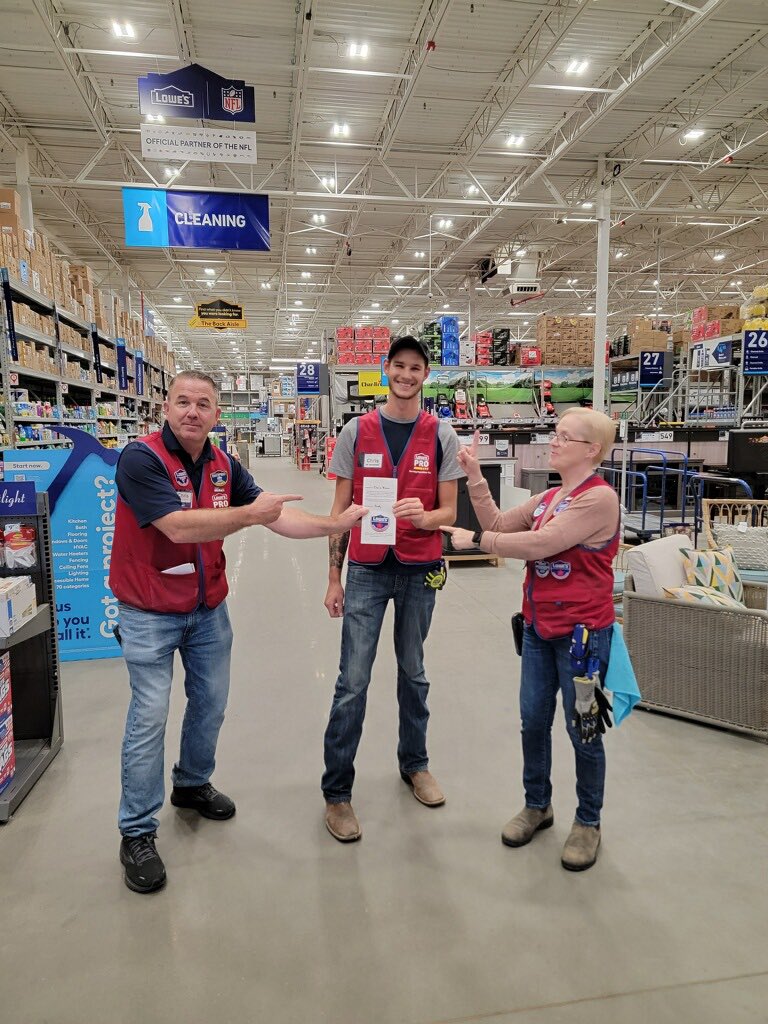 Chris and Traci presenting a Red Star award to our new PSS Chris for his outstanding customer service. <a href="/Anthony_Battle1/">Anthony Battle</a> <a href="/AndyBlier2322/">Andy B</a> <a href="/lowes/">Lowe's</a> #ProRally