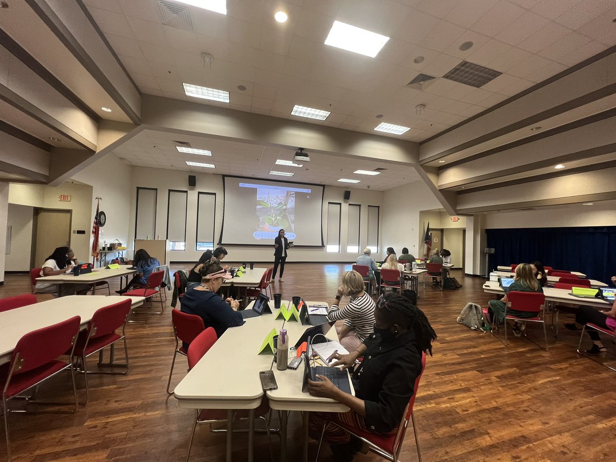 its_morgancave's tweet photo. It’s my version of the first day of school - our first day with the 22-23 #risdaim cohort! Today’s focus was on building our AIM community, and leveraging accessibility + camera. We can’t wait to see the impact of these educators! #appleeduchat #appleteacher #risdbelieves https://t.co/C3qA4XM047