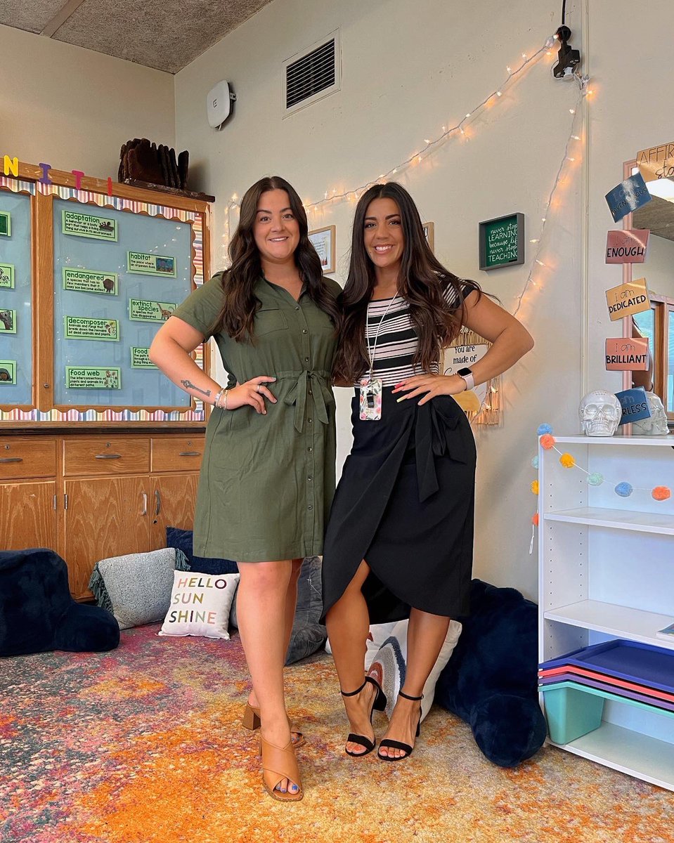 ms_pellicciotti's tweet photo. Year🖐🏼☝🏼 

New year, new faces, new brains to teach, new lives to impact. 

It’s going to be a great year, I can feel it🙏🏼 #teachersoftwitter #BackToSchool #pembertonproud https://t.co/zOjw7KUH8I