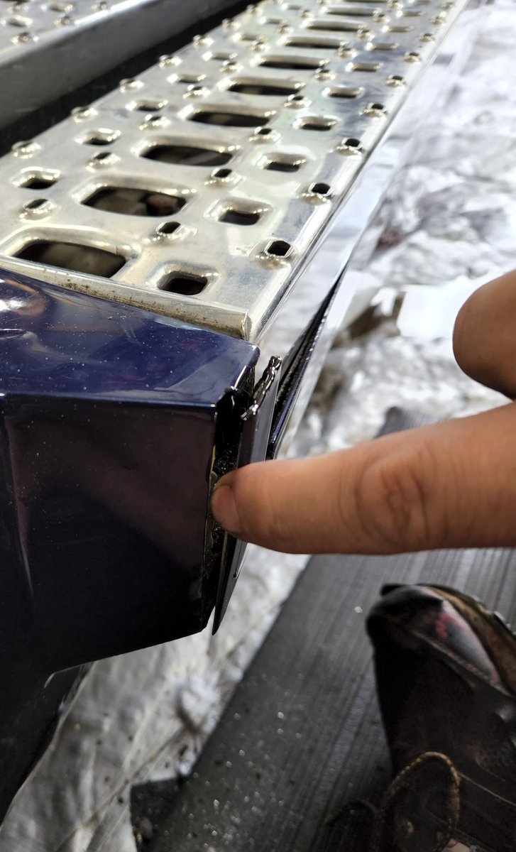Optimus_Is_Here's tweet photo. I'll blame this one on Megatron 😟🙄
#OptimusIsHere #maintenance #runningboards #issue #damage https://t.co/fRCOIuxNn7