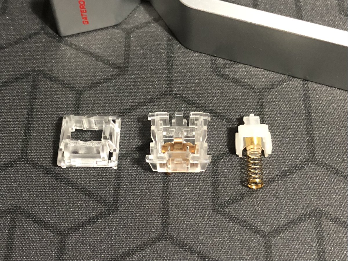 techmech_'s tweet photo. #Pearlio が 60g bottom out でちょっと重いので、#MSTONE GOLD PLATING SWITCH SPRING 2 STAGES (35g) に変更してみたが失敗だった...
ばねの巻き数が変わっている部分がステムに引っ掛かり、実質 1 Stage になってしまっている。
他のメーカーのスプリングでリトライするか..
#自作キーボード https://t.co/8XIPvtY8Sc