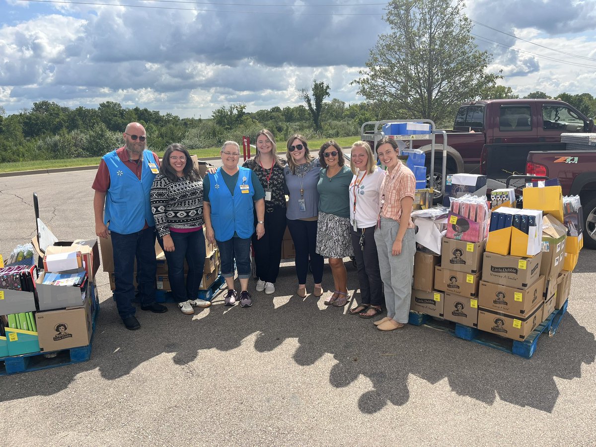 snorris21's tweet photo. Thank you to the Oxford @Walmart for connecting with our @talawanda social workers and giving us THREE truckloads of supplies and hygiene items to distribute to our students and families! We will put it all to good use!
#prepare4life https://t.co/3EfVEEd03N