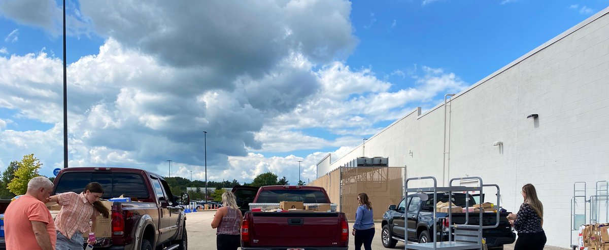 snorris21's tweet photo. Thank you to the Oxford @Walmart for connecting with our @talawanda social workers and giving us THREE truckloads of supplies and hygiene items to distribute to our students and families! We will put it all to good use!
#prepare4life https://t.co/3EfVEEd03N