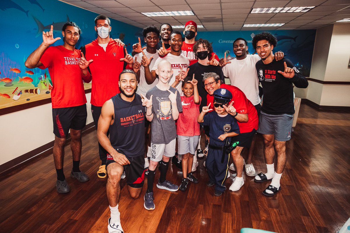 CoachAdams_ECU's tweet photo. Was really inspired meeting Adriel and all the other brave kids at Covenant Children’s Hospital today! They are real fighters! https://t.co/mZBzHF483I