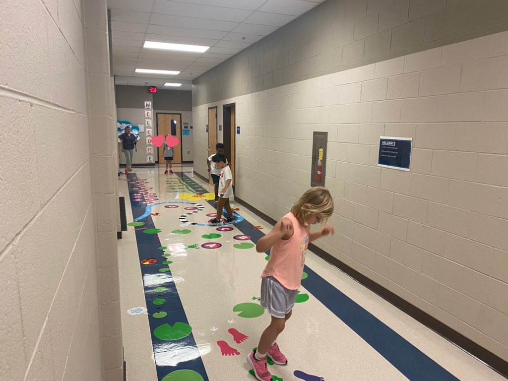 MrsS_andCrew's tweet photo. Now this is how you transition back to the classroom after lunch! #weliketomoveitmoveit @emilyrudolf2 #EastSideEaglePride https://t.co/cWiXvJy8xp