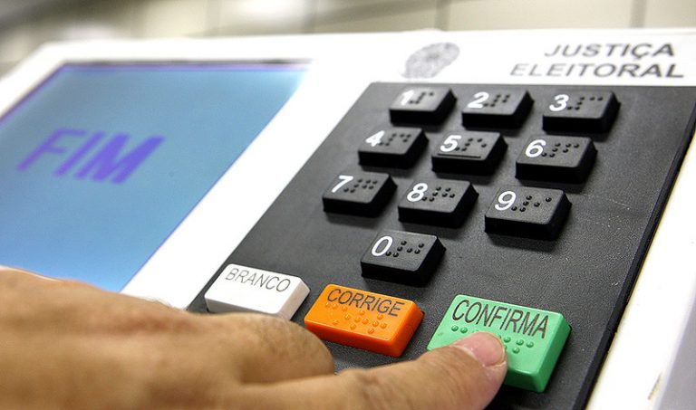 camiladiesel's tweet photo. #TELIGA!
Começa hoje, no Set Guaíba, uma série sobre os planos dos candidatos ao governo do RS para o setor cultural. Entre hoje e sexta-feira, confira os projetos de cada candidato/a para a área. O Set é às 19h na @RdGuaibaOficial ! https://t.co/e9TBvwgZuV