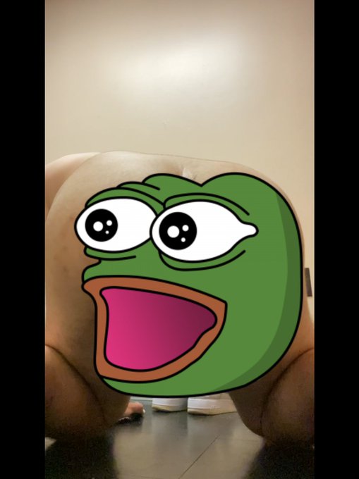 Daddy Chris 😏 - 2 pic. When the Pepe lore is too much to handle on this beautiful hump day 😳 https://t.co/gPJNMKVozS