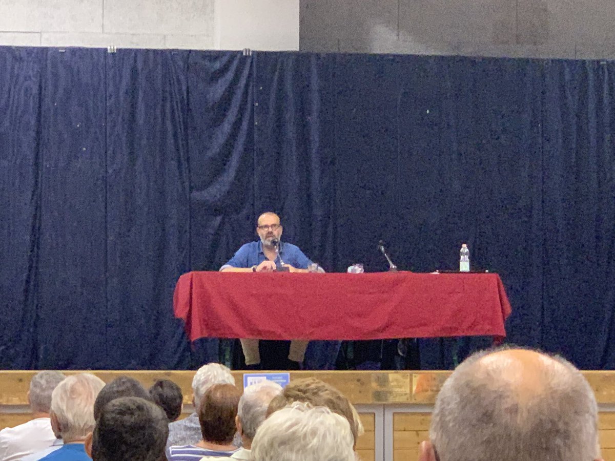 s_morna's tweet photo. Bellissima serata con @nelloscavo a Senago. Mi piacerebbe un suo commento su questo passaggio dal libro Il Mostro di @matteorenzi https://t.co/7Dpohd9Lc6