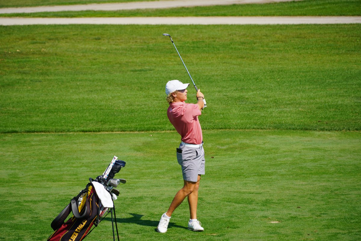 UMNCrookstonATH's tweet photo. A few pictures of @CrookstonMGolf from this week's tournament! #WingsUp https://t.co/8qmHpFzh9G