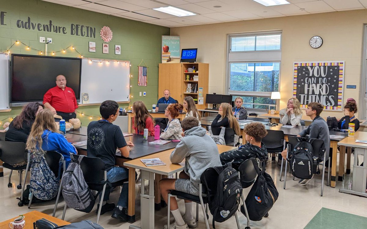 MillstreamCC's tweet image. Pleasure to have the safety crew in our building today working with our students on CPR. Developing those skills is what we're all about! #corevalue2 #developskills #theSTREAM
