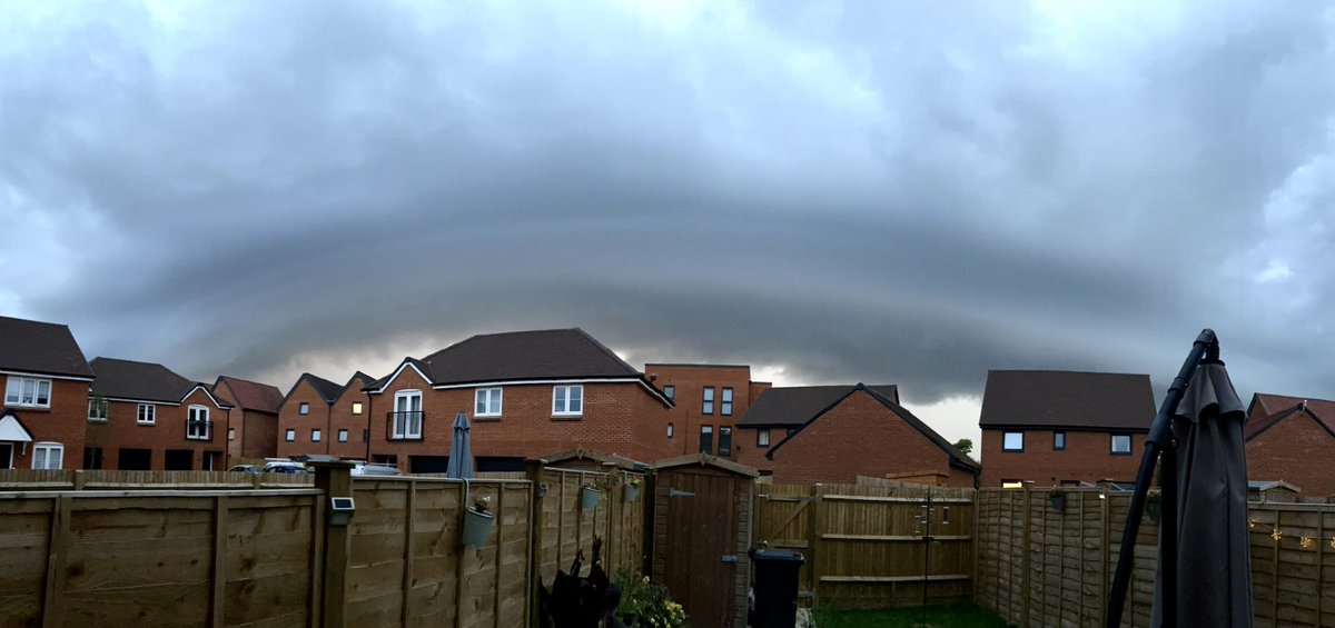 gledhill's tweet photo. @MetJam_ not quite the standard of the amazing pics you usually share but is this one of these shelf clouds I’ve been reading so much about? Just on the leading edge of tonight’s south coast thunderstorm. https://t.co/z5O17Y1cGM