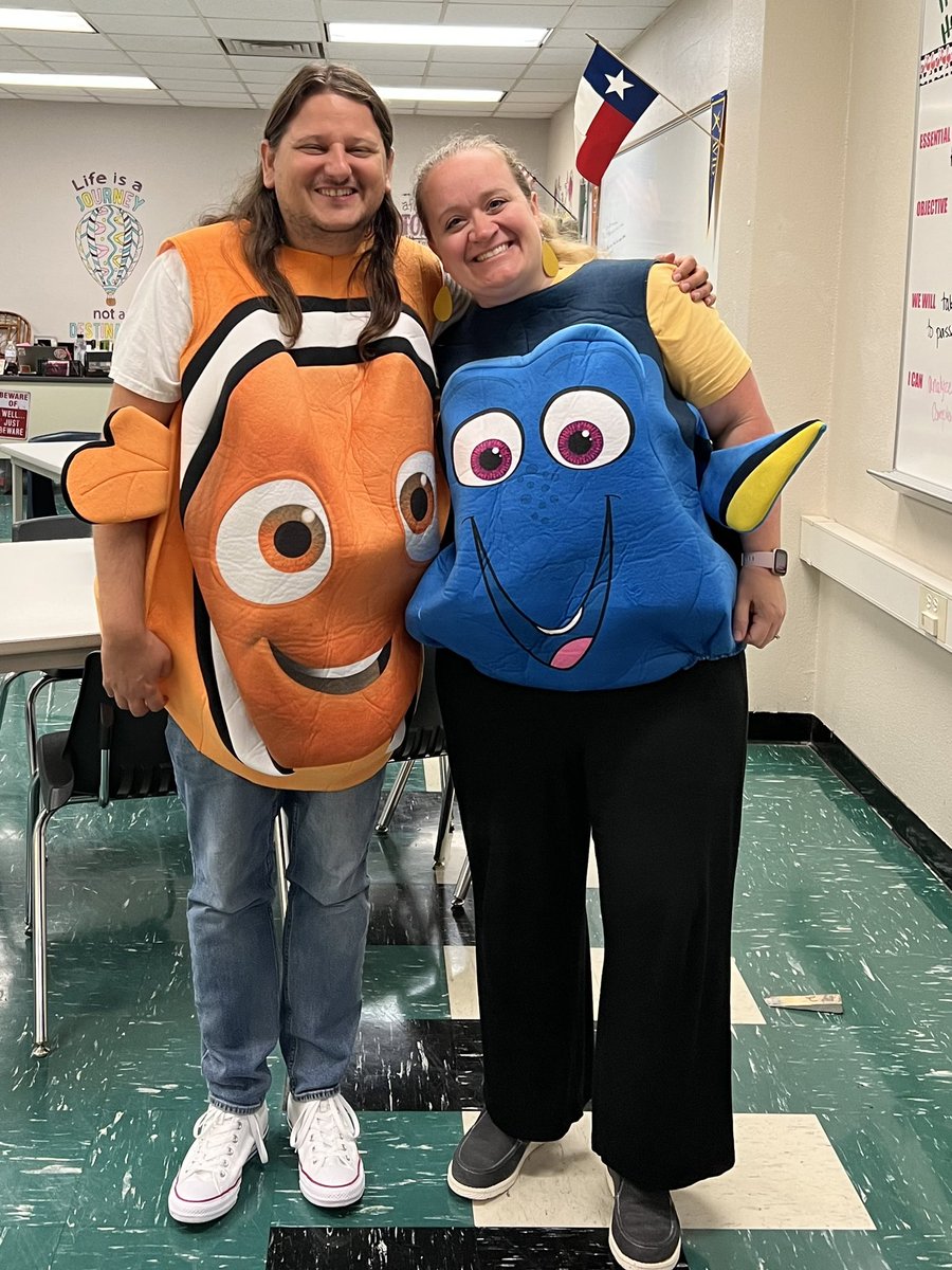 BerknerHelpers's tweet photo. BHS PALs embracing the Homecoming spirit! 🌴 🐠 🌊 #HoCo #RISDbelieves #RISDgreatness #RAMily @bhsmediators @bhsstem @kacage @RISDPreventProg https://t.co/ZOqRlAriTC