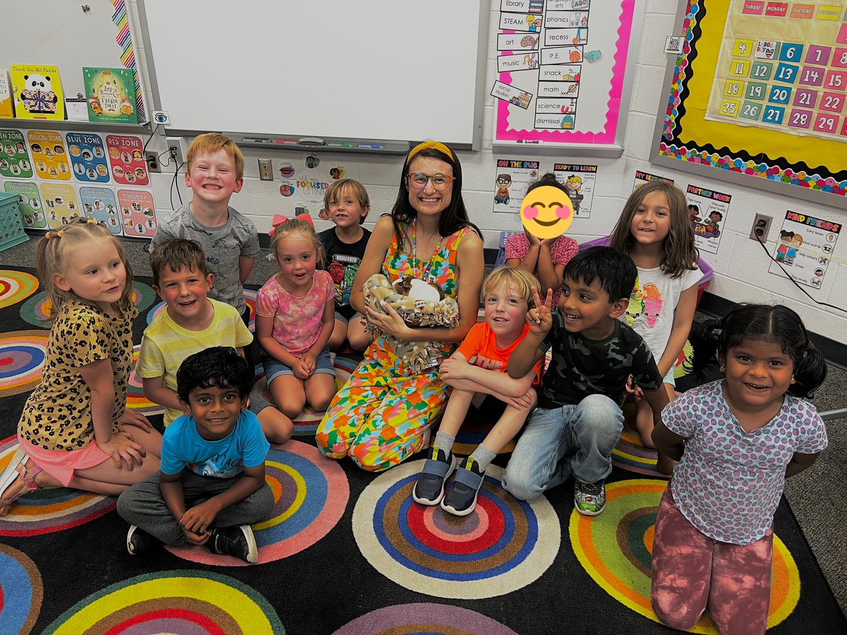 How else do you introduce your class Guinea pig to your kids other than in a Guinea pig suit?! Welcome Sparkles to the fam! ✨ #lifedream #classpet #salemrollinstrong <a href="/SalemElementary/">Salem Elementary</a>