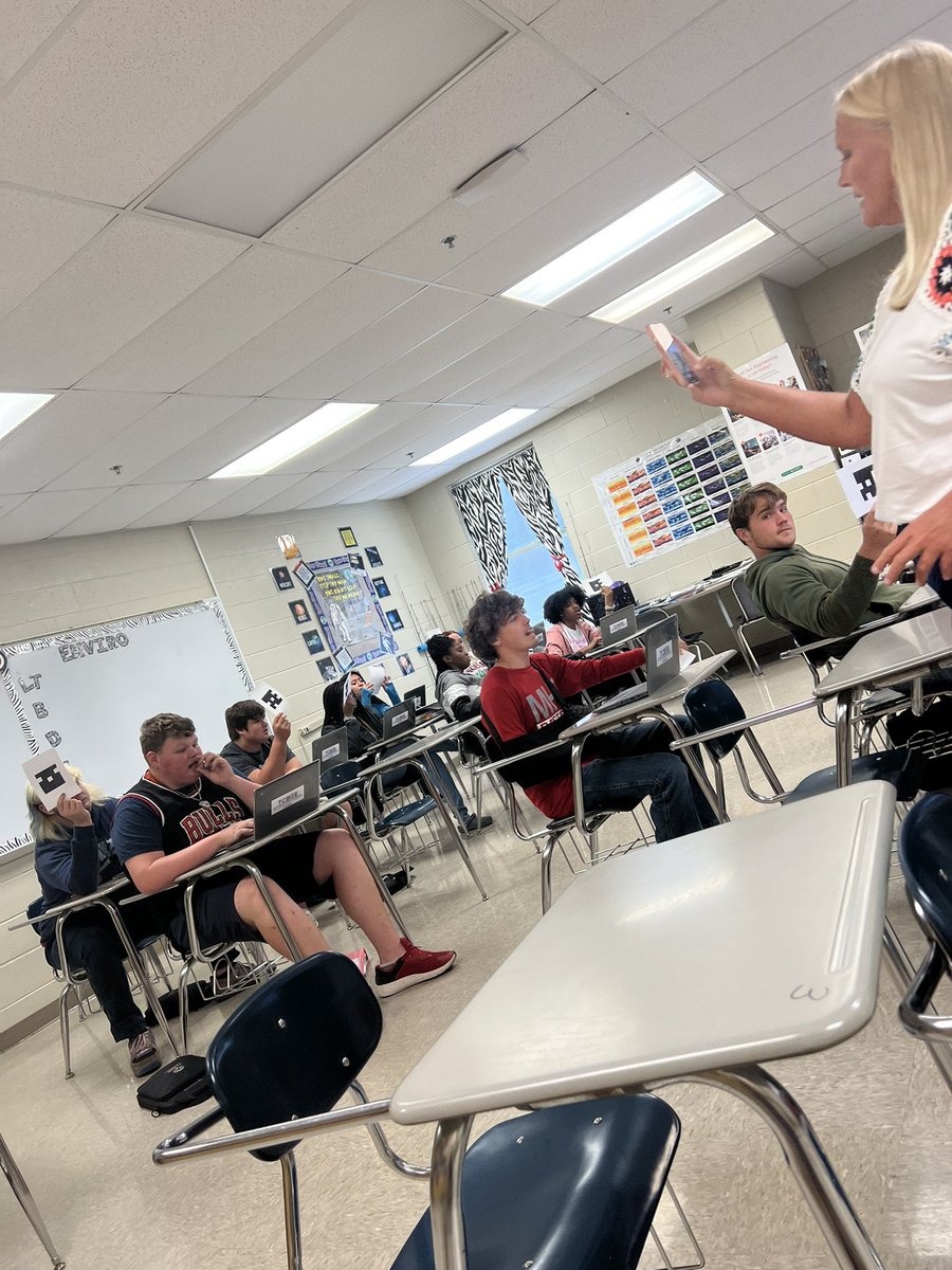 _Heather_Jean's tweet photo. Need a way to quickly formatively assess your MasteryPrep bellringer? @BethBowersMHS uses Plickers to document her Ss answers. At the end of the question set, she’ll use the data to determine SGI for more instruction on the skill they covered. @MunfordHigh #ForewardEver 🦁 ❤️ https://t.co/s7cz1Xfa9O
