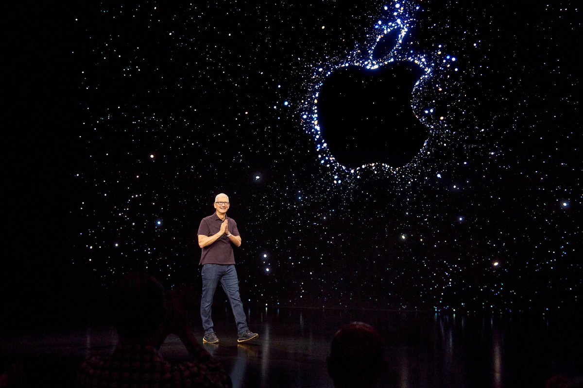 Tim Cook tweet media