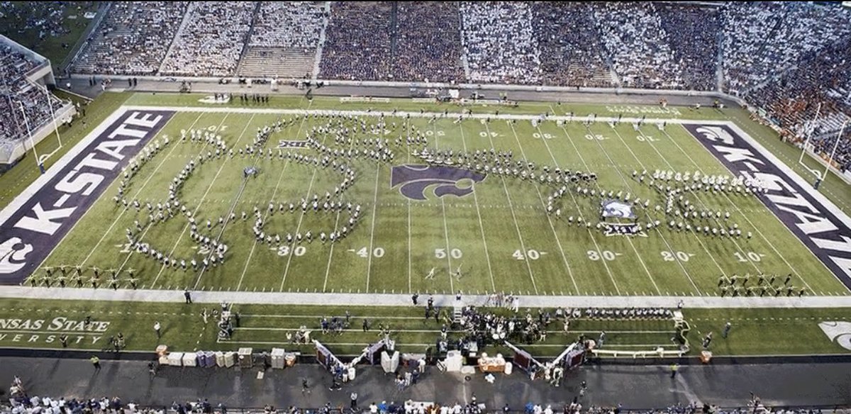 BarstoolKState's tweet photo. Pretty hypocritical of band director Tracz to shut down the Wabash bc of the “vulgar” chant about the other school considering it’s the same man that orchestrated a 50 yard long penis out of his band memebers. University only suspended him 1 game😂
”spaceship” https://t.co/7ZON1Xa47n