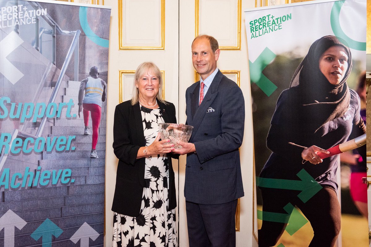 Surprised and thrilled to receive the annual spirit of sport and recreation award from the sports and recreation alliance yesterday. Presented by Prince Edward at St James Palace. What an honour! 

lta.org.uk/news/lta-deput…