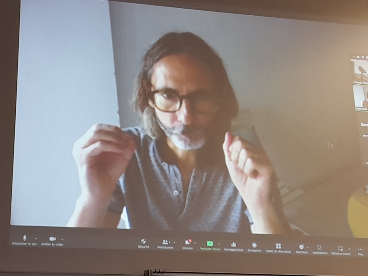 JacksonSarto's tweet photo. Last #EASPLS talk of the day by @multicellgenome. We need landmarks to understand phenomena in nature and our best landmarks to understand the emergence of animals are evolutionary transitions. Mind-blowing & beautiful extant examples as well as fossils records. https://t.co/F0eFKUxT4V