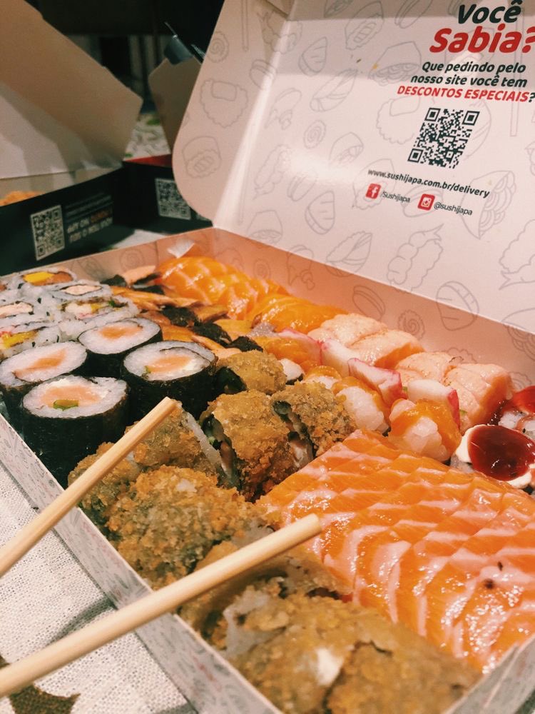 Vamos por una cajita de sushi ?🥺