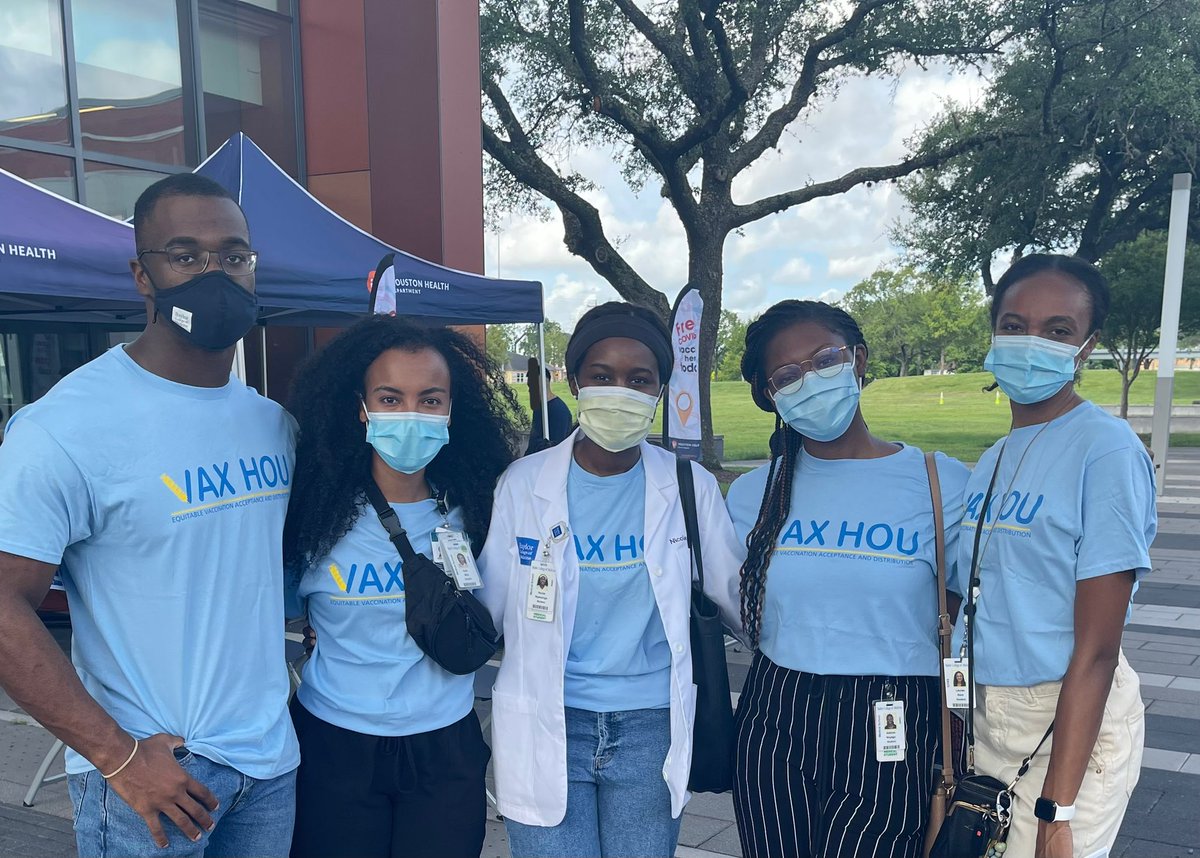 BCM SNMA serves 🥼🩺 we partnered with Houston Medical Forum and with Vax Hou to provide #covid_19 education at the Emancipation Park Back to School Event 📚 
#snma 
#takeyourbestshot #BetterTogether 
#StopTheSpread