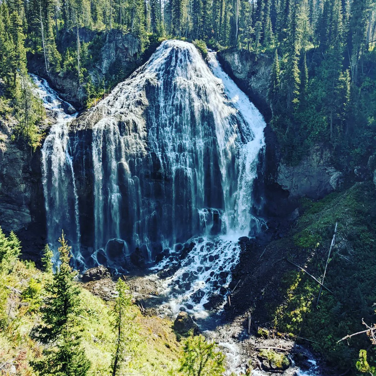 ryndon's tweet photo. Hiked 15 miles to see this beautiful waterfall in Wyoming/Yellowstone. Worth! #UnionFalls #Waterfall #hikingadventures https://t.co/v93Uz5t7k7