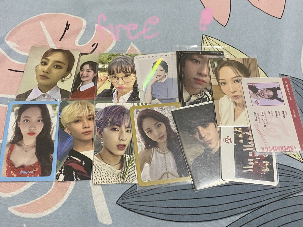 hiraiiicart's tweet photo. ✩°｡⋆⸜ 🦢wts lfb Twice ph  #hiraiiisells 

𓏔  ₱1400  + ₱20 pf 
𓏔 sold as set only 
𓏔 not for sensi buyers 
𓏔 rush selling
𓏔 rcbyt  https://t.co/YHAxhdoQyc
𓏔 prio payo / 2 days reservation w dp (payo)
𓏔 dm / reply “ mine “ to claim 

#  wts lfb nayeon devil chae red bg https://t.co/ASGhfedT4l