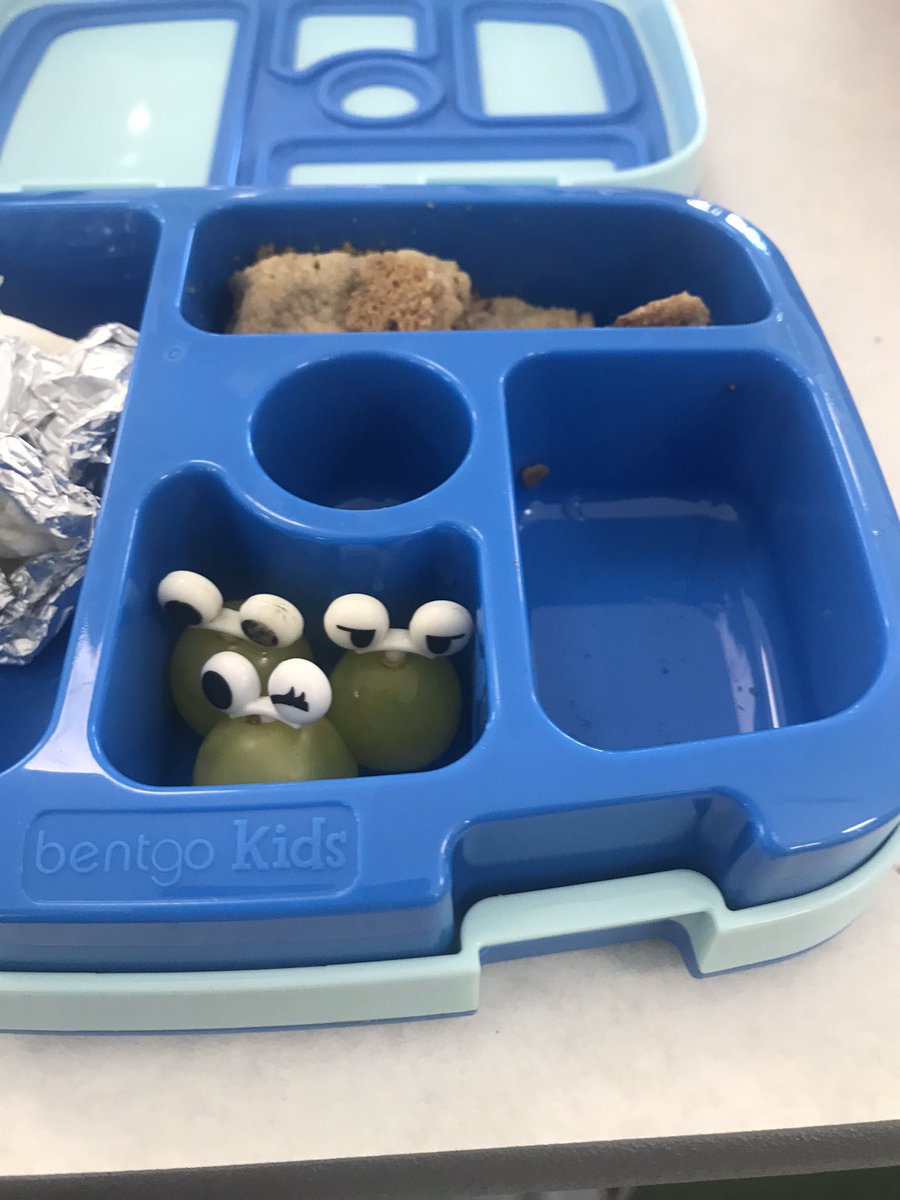 RoarkEarly's tweet image. Alien grapes during lunch today @RoarkEarly PreK! Parents are so creative! #RoarinRoarkKats #FunLunch