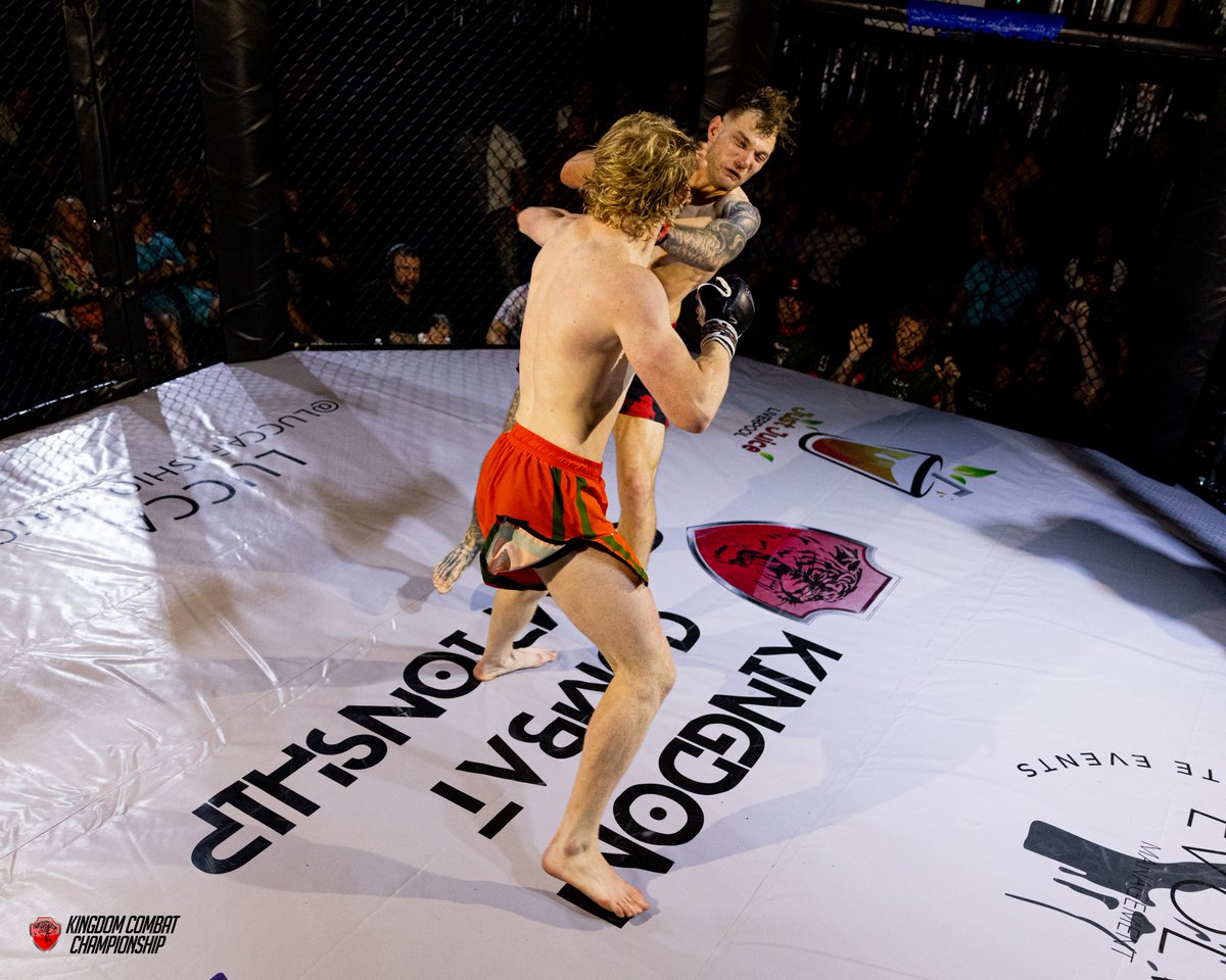 KingdomCombat's tweet photo. Highlights from #KCC2
Absolutely incredible performance from "Billy 'The Kid' Adams" and the team at Trident Martial Arts Wirral.
30 seconds, first-round KO.
#staytuned for more information
-
#mma #ufc #boxing #bjj #muaythai #kickboxing #jiujitsu #fight #mmafighter https://t.co/QqTNjYe4w8