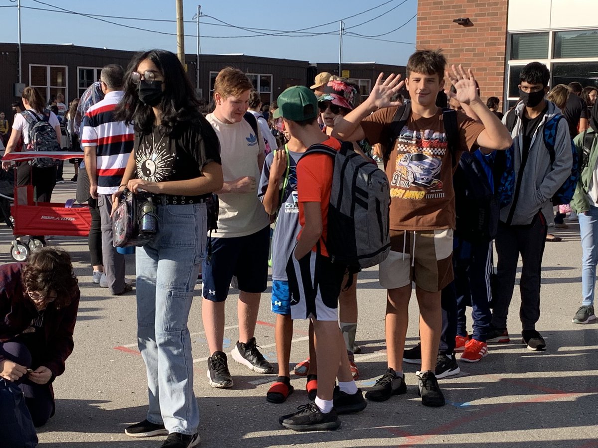 sbruyns's tweet photo. #TVDSBFirstDay another incredible first day at @SACTVDSB https://t.co/kGGKFRwgQ4