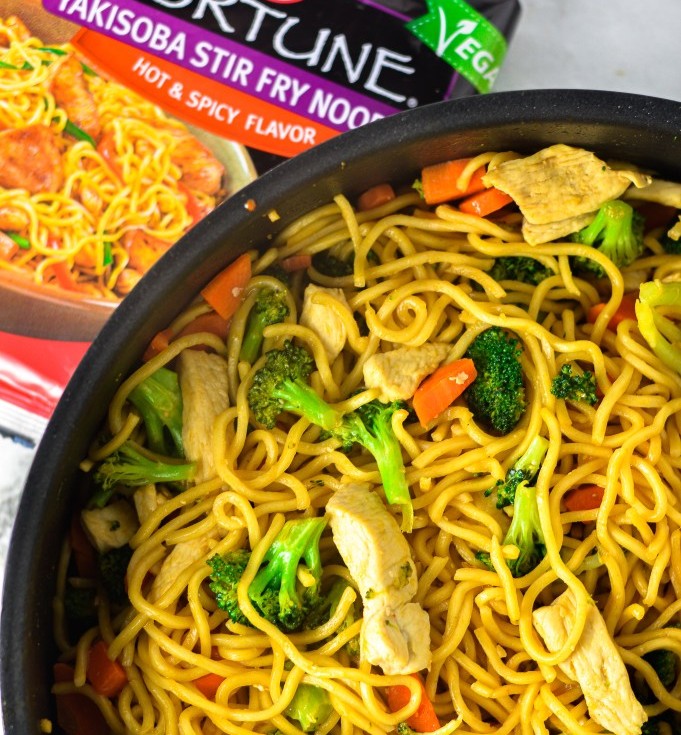 JSL_Foods's tweet photo. Break out the frying pans, the new school year is here! We're making back to school dinners easier with #NoodleLoveDinners from Fortune! Beef and veggie soba noodle stir fry, hot &amp; spicy chicken noodle stir fry and Hong Kong style crispy noodles are 3 of our favorites! https://t.co/k7O6c9MTzI