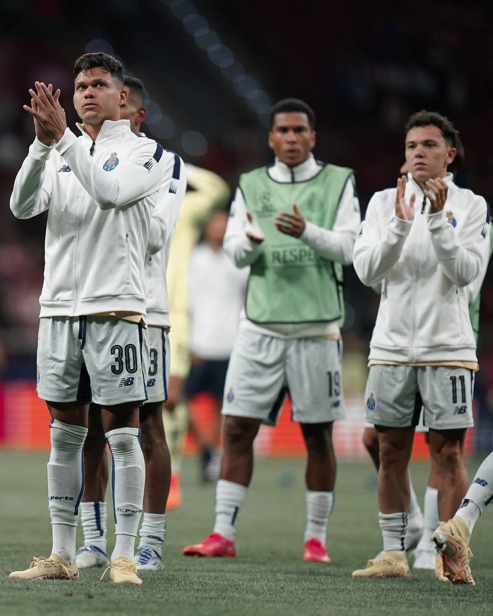 fcportofas19's tweet photo. Quando ganhas és de todos, quando perdes és só nosso! 💙

#FCPorto #UCL #ATMFCP https://t.co/dVecZSLCUf