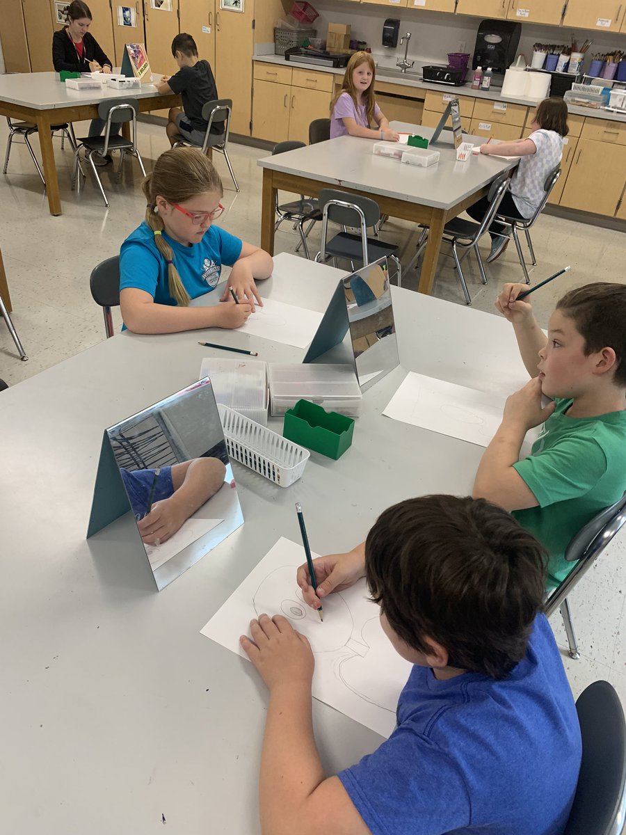 art_with_fowler's tweet photo. New #memupton art room beginning of the year tradition: #selfportaits! We will do a “first day self-portrait” and an “end of the year self-portrait”. This will show students how much they grow artistically in 9 months!! #mursdvisualart #mursdinspires https://t.co/LOVlSQrIwQ