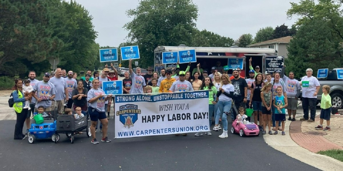 MidAmCarpenters's tweet photo. Thanks to all our members and their families who marched in solidarity in support of the workers who are the backbone of this country. From Chicago to Springfield and other areas in between, we stood LOUD and PROUD. Union Strong! #Local270 #Local58 #Local792 #Local978 #Local1795 https://t.co/xBwCEBgNS8