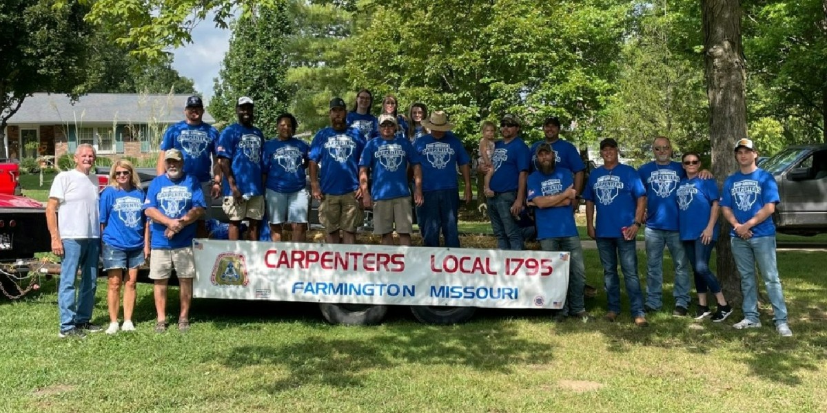 MidAmCarpenters's tweet photo. Thanks to all our members and their families who marched in solidarity in support of the workers who are the backbone of this country. From Chicago to Springfield and other areas in between, we stood LOUD and PROUD. Union Strong! #Local270 #Local58 #Local792 #Local978 #Local1795 https://t.co/xBwCEBgNS8