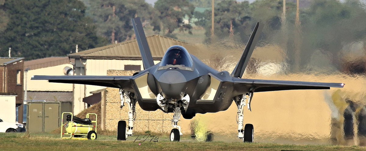 F15EagleJet's tweet photo. F-35 @48FighterWing @usairforce @HQUSAFEAFAF 

#F35 #495th #militaryjet #militarypilot #fighterjet #48thfighterwing #lakenheath #AvGeek #aviationphotography #canonphotography #militaryaviation #valkyries #WeAreLiberty https://t.co/uRegncbMLm