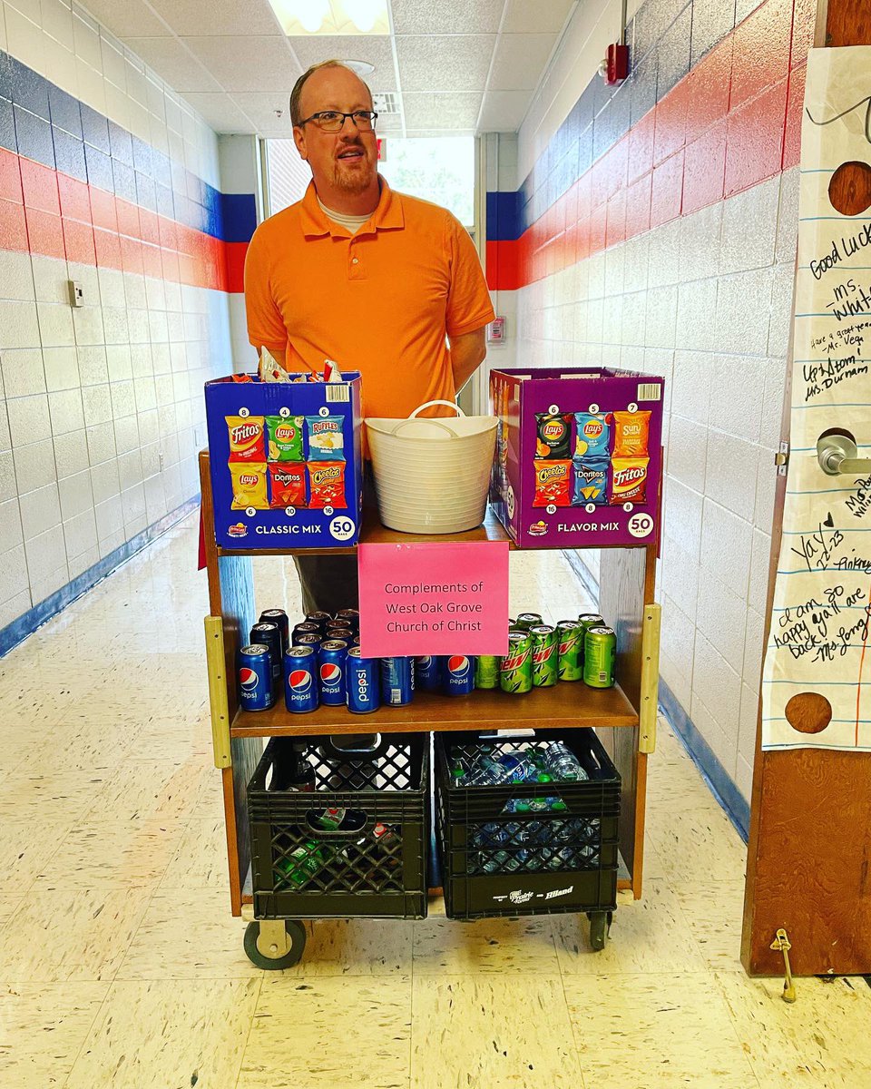 SouthavenMiddle's tweet photo. Thank you West Oak Grove Church of Christ for providing our staff with yesterday’s Treat Trolley! We appreciate your support! #ChargeTowardExcellence #teamdcs https://t.co/Q4q54Ra43z