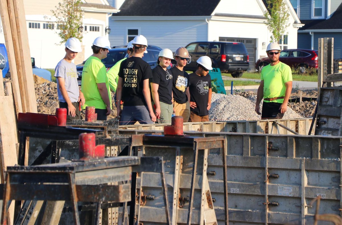 R_Blessington's tweet photo. This morning was a groundbreaking ceremony for @FPSDistrictWI @FPSDistrictWI Construction II students  in partnership with Tim OBrien Homes. This group is  led by teacher Mr. Mente. #1FPS https://t.co/qoM7KnFcjs