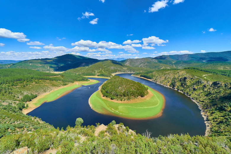 VientuNordes's tweet photo. Feliz día de Extremadura a todos nuestros vecinos extremeños, habitantes de una hermosa tierra con la que los leoneses, zamoranos y salmantinos compartimos importantes lazos históricos y culturales. https://t.co/v7uyt8PJA8