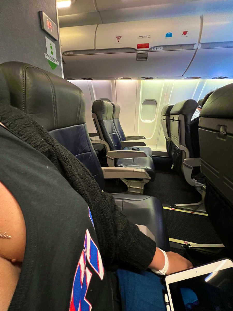 BuffaloBossBabe's tweet image. Finally a blessing from the travel gods. #LABound