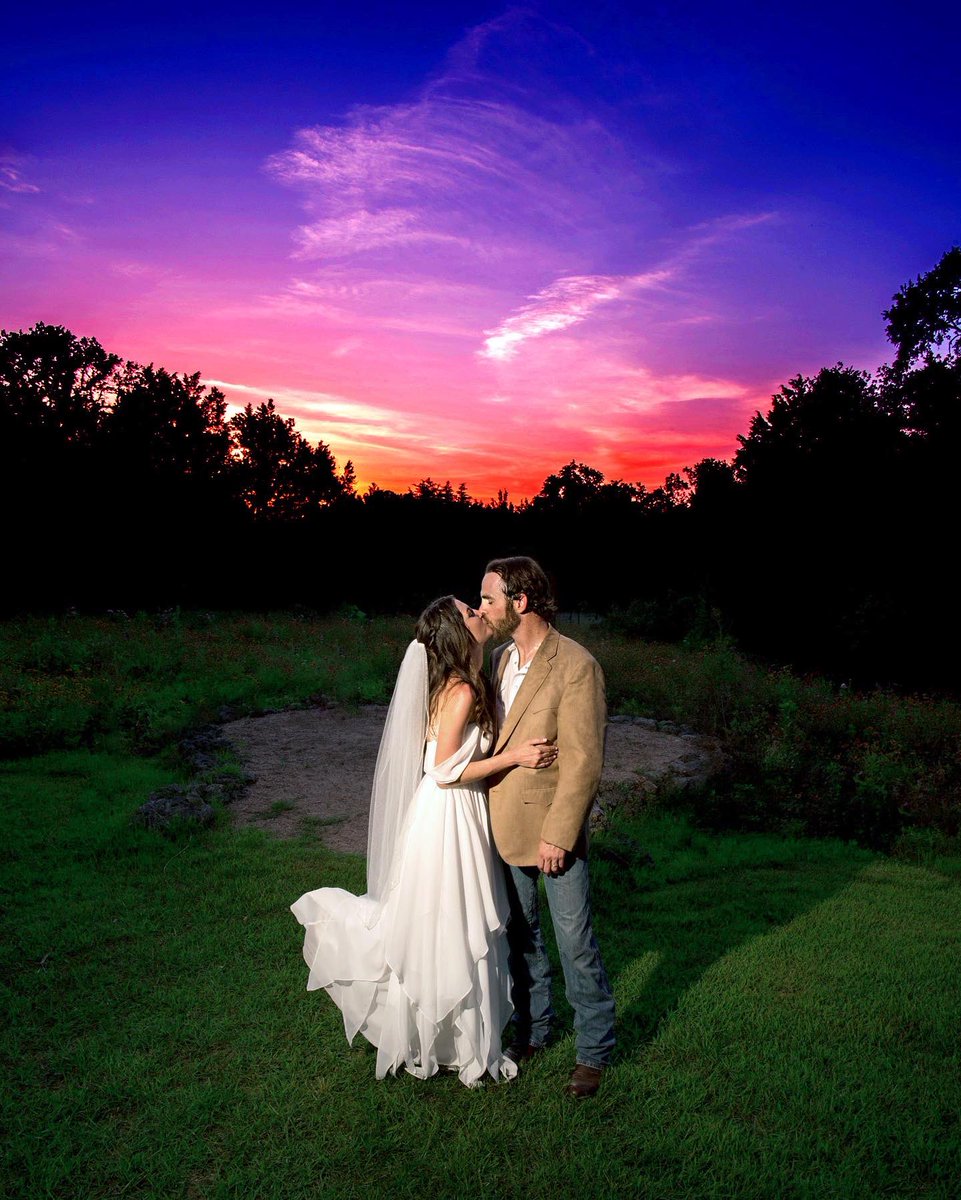 815ATX's tweet photo. Great sunset at @KindredOaks #weddings https://t.co/fTDkw9W4mk